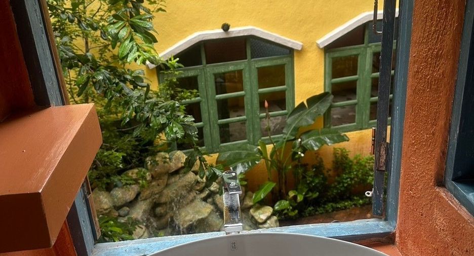 For rent 5 bedrooms retail Space in Mueang Chiang Mai, Chiang Mai