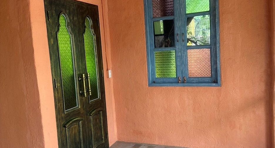 For rent 5 bedrooms retail Space in Mueang Chiang Mai, Chiang Mai