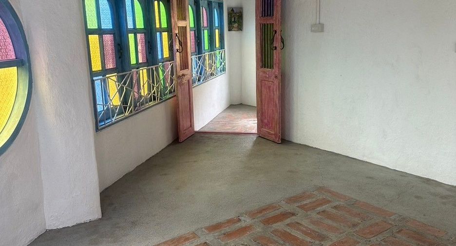 For rent 5 bedrooms retail Space in Mueang Chiang Mai, Chiang Mai