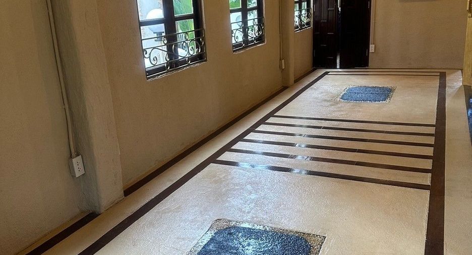 For rent 5 bedrooms retail Space in Mueang Chiang Mai, Chiang Mai