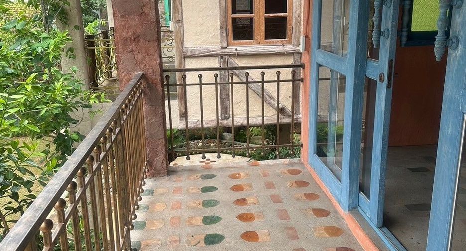 For rent 5 bedrooms retail Space in Mueang Chiang Mai, Chiang Mai