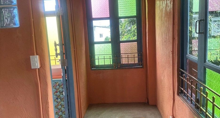 For rent 5 bedrooms retail Space in Mueang Chiang Mai, Chiang Mai