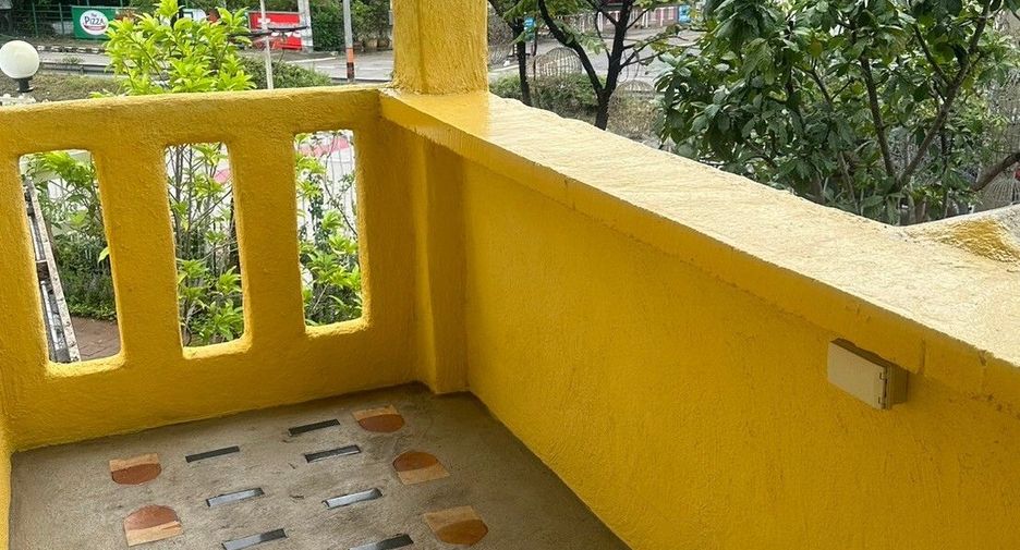 For rent 5 bedrooms retail Space in Mueang Chiang Mai, Chiang Mai