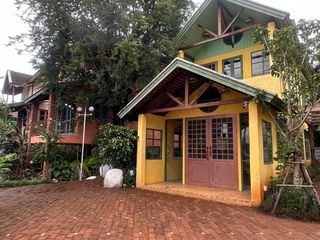 For rent 5 bedrooms retail Space in Mueang Chiang Mai, Chiang Mai