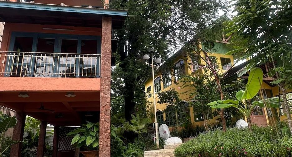 For rent 5 bedrooms retail Space in Mueang Chiang Mai, Chiang Mai