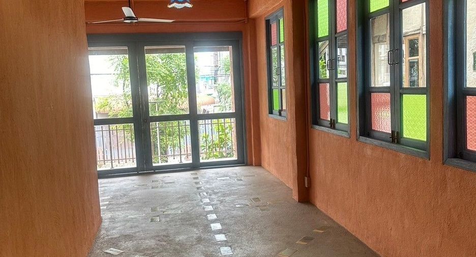For rent 5 bedrooms retail Space in Mueang Chiang Mai, Chiang Mai