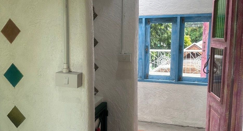 For rent 5 bedrooms retail Space in Mueang Chiang Mai, Chiang Mai
