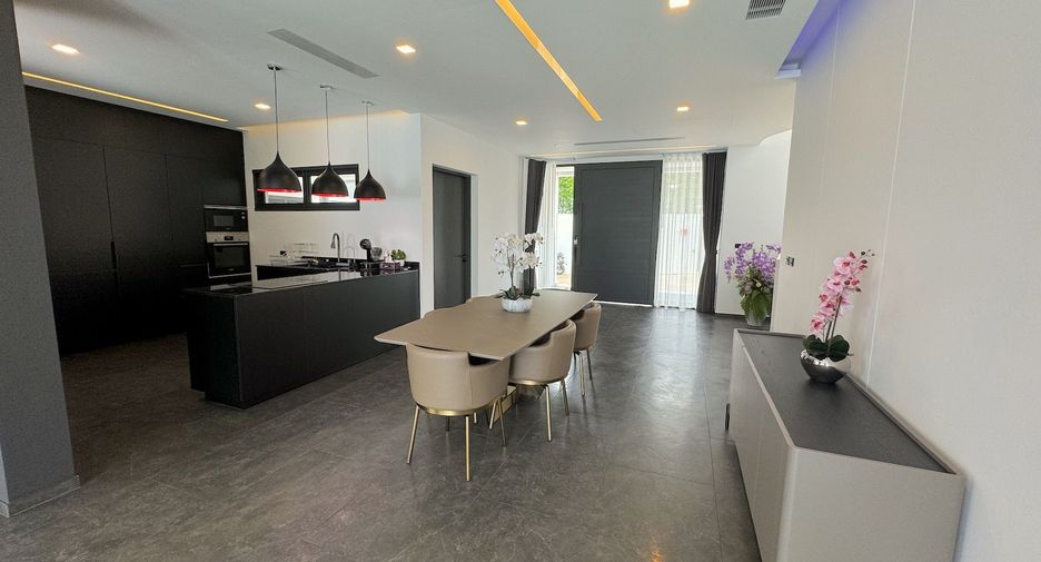 For sale 4 bedrooms villa in Ko Samui, Surat Thani