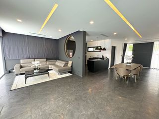 For sale 4 bedrooms villa in Ko Samui, Surat Thani