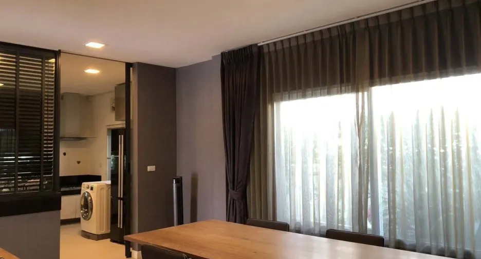 For sale 5 bedrooms house in Mueang Chiang Mai, Chiang Mai