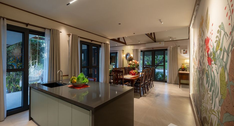 For sale and for rent 4 bedrooms villa in Saraphi, Chiang Mai