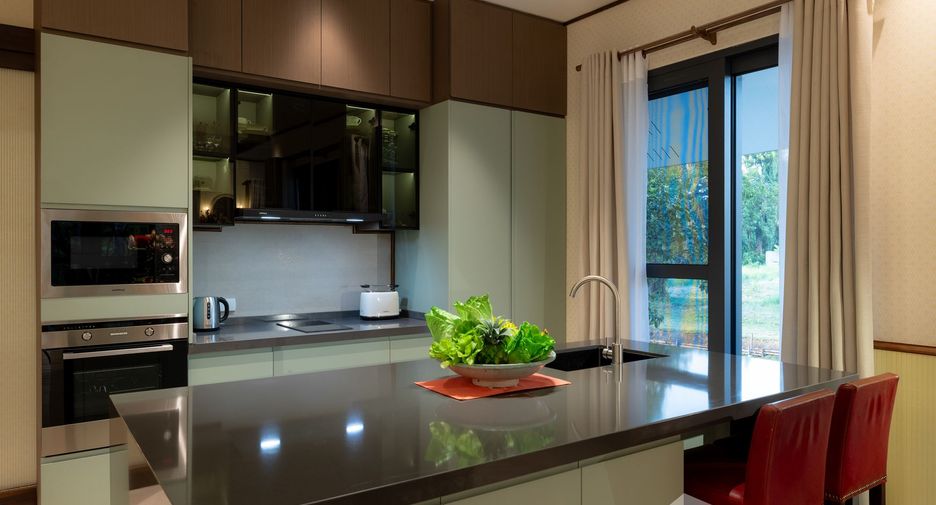 For sale and for rent 4 bedrooms villa in Saraphi, Chiang Mai