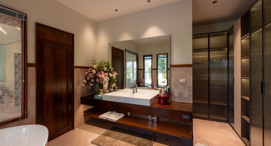 For sale and for rent 4 bedrooms villa in Saraphi, Chiang Mai