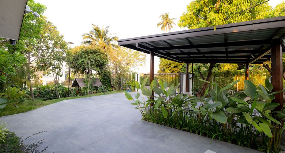 For sale and for rent 4 bedrooms villa in Saraphi, Chiang Mai