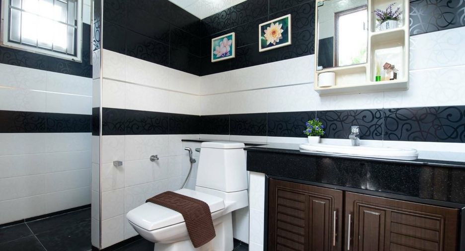 For sale そして for rent 4 ベッドルーム villa in Sattahip, Chonburi
