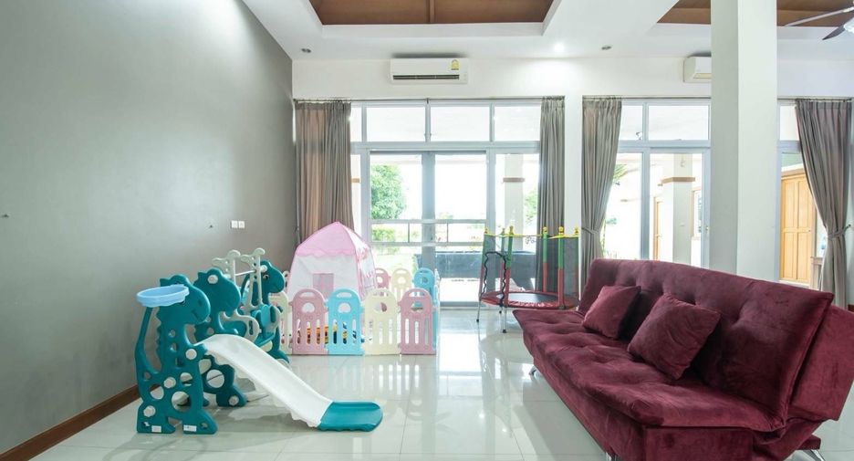 For sale そして for rent 4 ベッドルーム villa in Sattahip, Chonburi