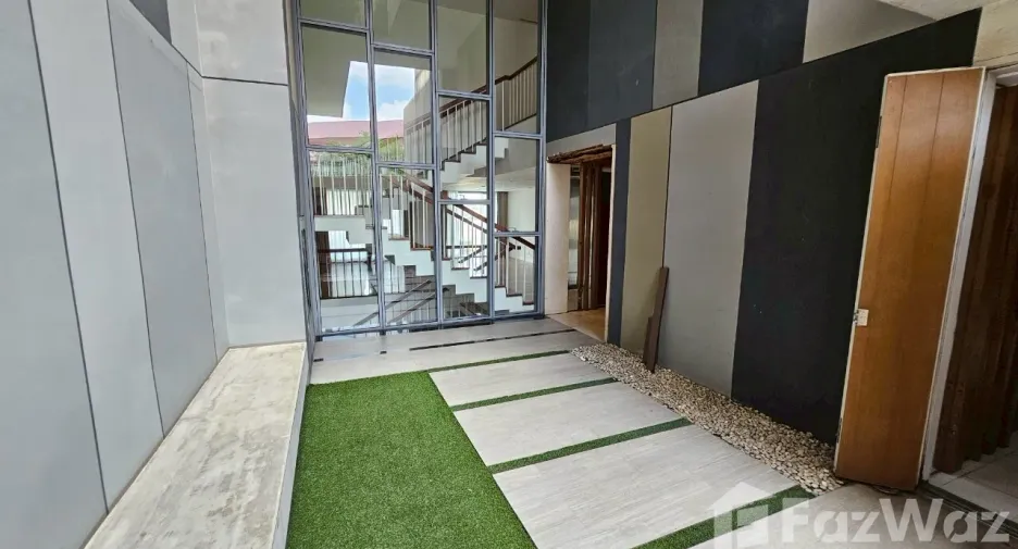 For sale 4 bedrooms condo in Yan Nawa, Bangkok