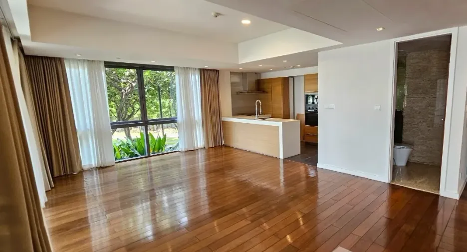 For sale 4 bedrooms condo in Yan Nawa, Bangkok