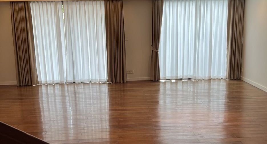 For sale 4 bedrooms condo in Yan Nawa, Bangkok