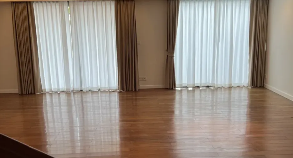 For sale 4 bedrooms condo in Yan Nawa, Bangkok
