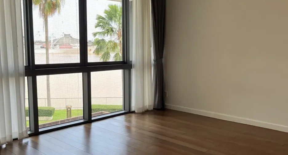 For sale 4 bedrooms condo in Yan Nawa, Bangkok