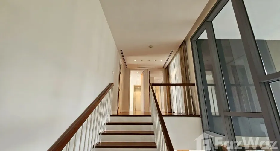 For sale 4 bedrooms condo in Yan Nawa, Bangkok