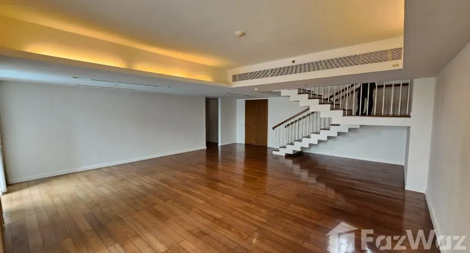 For sale 4 bedrooms condo in Yan Nawa, Bangkok