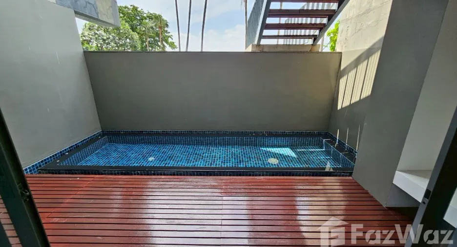 For sale 4 bedrooms condo in Yan Nawa, Bangkok