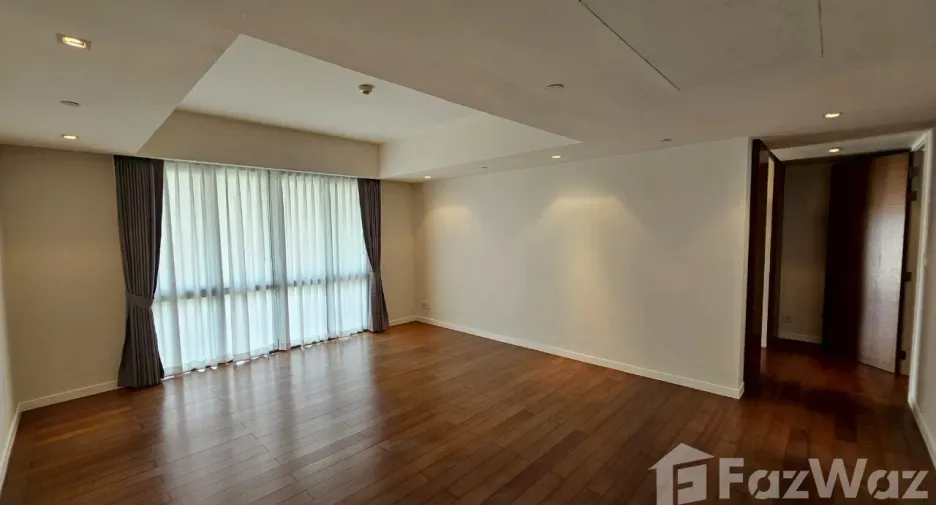 For sale 4 bedrooms condo in Yan Nawa, Bangkok