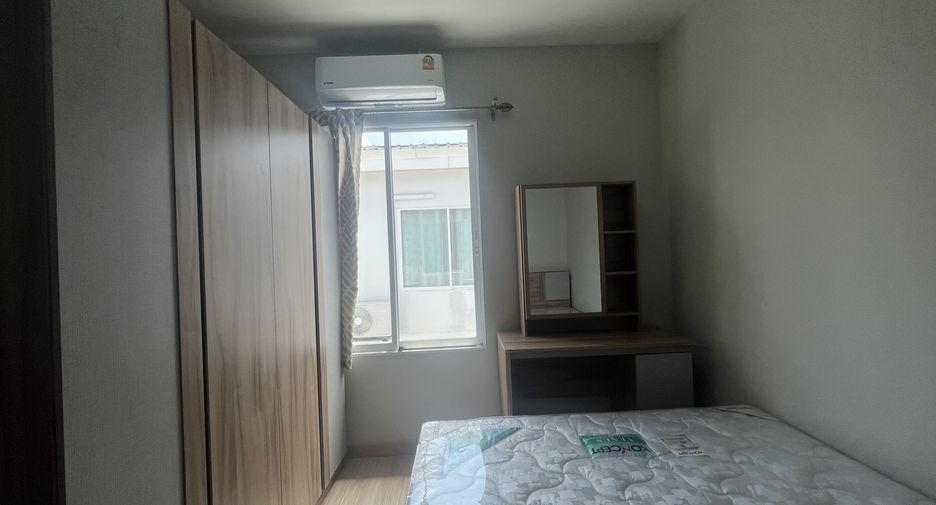 For rent 3 bedrooms townhouse in Saraphi, Chiang Mai