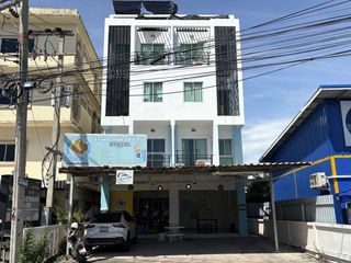 For sale 6 ベッドルーム townhouse in Bang Lamung, Chonburi