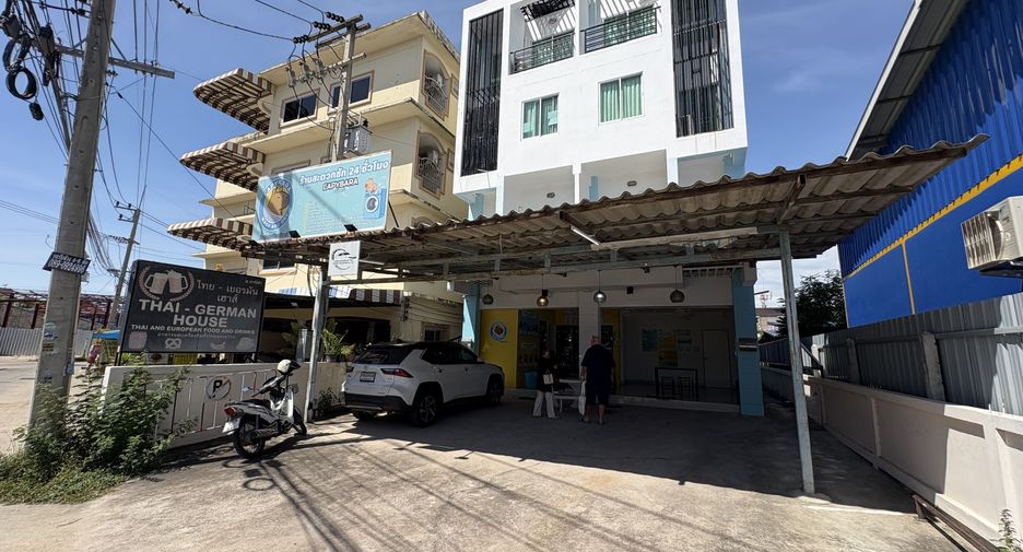 For sale 6 bedrooms townhouse in Bang Lamung, Chonburi