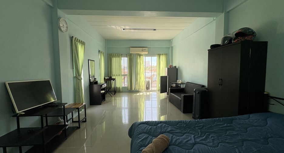 For sale 6 bedrooms townhouse in Bang Lamung, Chonburi