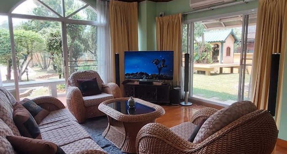 For rent 4 bedrooms house in Mueang Chiang Mai, Chiang Mai