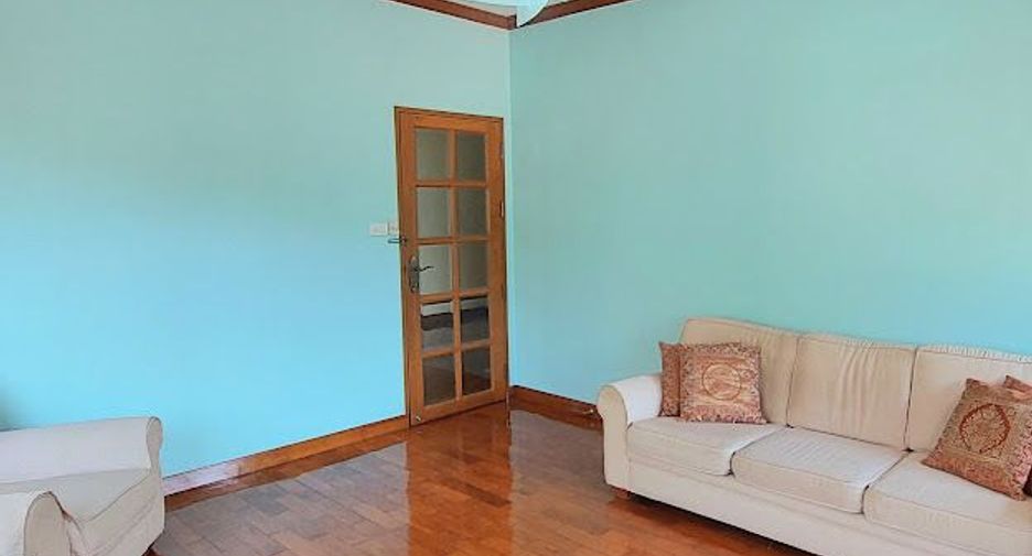 For rent 4 bedrooms house in Mueang Chiang Mai, Chiang Mai