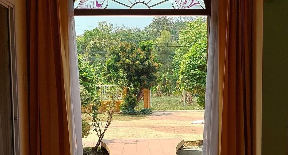 For rent 4 bedrooms house in Mueang Chiang Mai, Chiang Mai