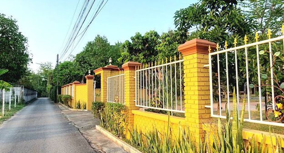 For rent 4 bedrooms house in Mueang Chiang Mai, Chiang Mai