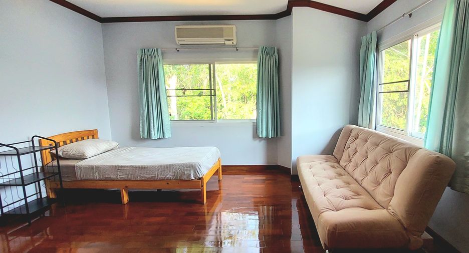 For rent 4 bedrooms house in Mueang Chiang Mai, Chiang Mai