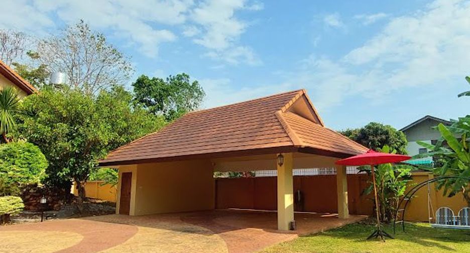 For rent 4 bedrooms house in Mueang Chiang Mai, Chiang Mai