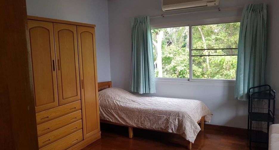 For rent 4 bedrooms house in Mueang Chiang Mai, Chiang Mai