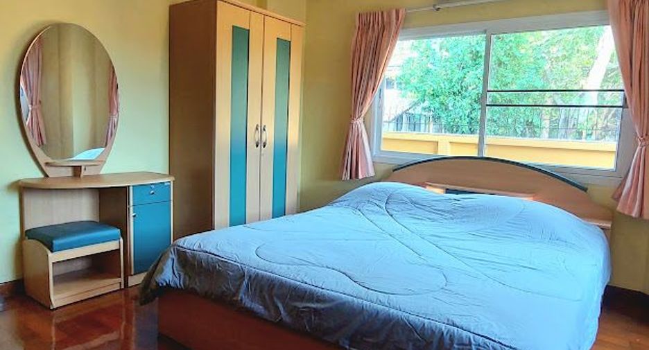 For rent 4 bedrooms house in Mueang Chiang Mai, Chiang Mai