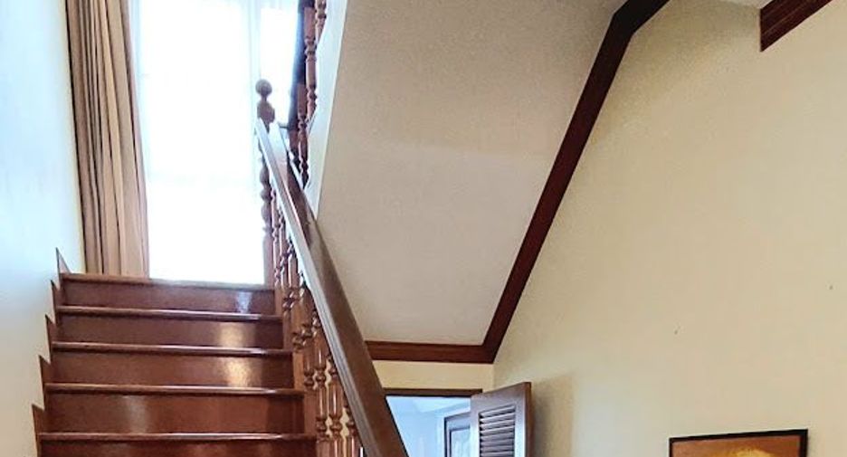 For rent 4 bedrooms house in Mueang Chiang Mai, Chiang Mai