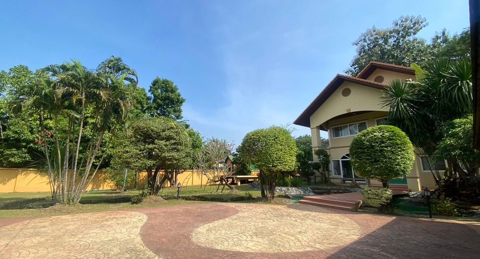 For rent 4 bedrooms house in Mueang Chiang Mai, Chiang Mai