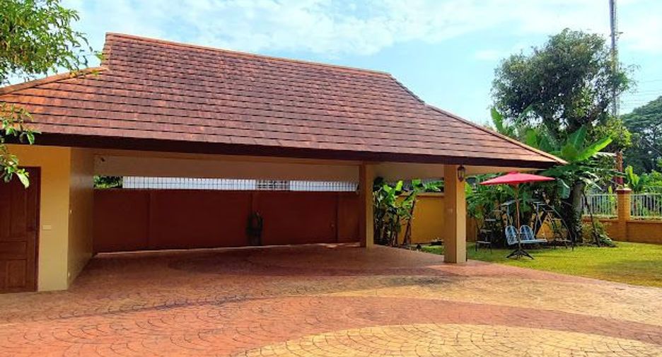 For rent 4 bedrooms house in Mueang Chiang Mai, Chiang Mai