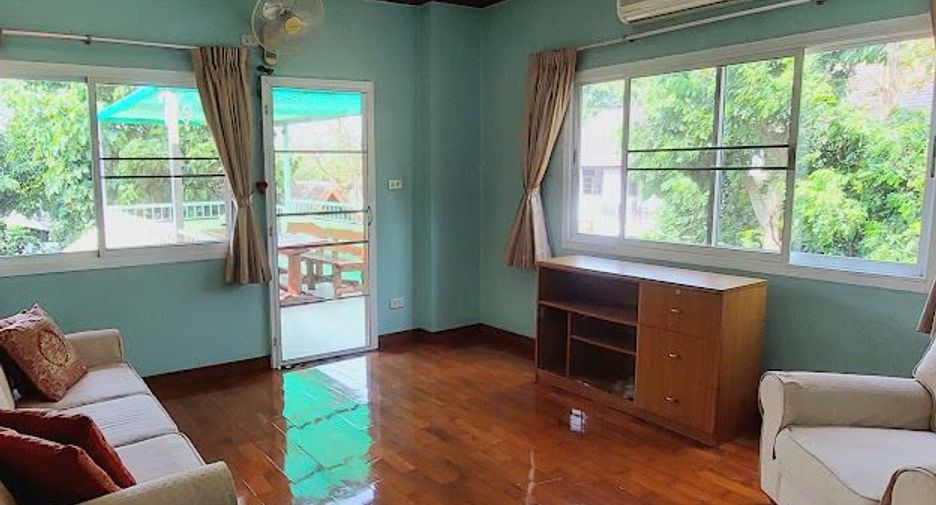 For rent 4 bedrooms house in Mueang Chiang Mai, Chiang Mai