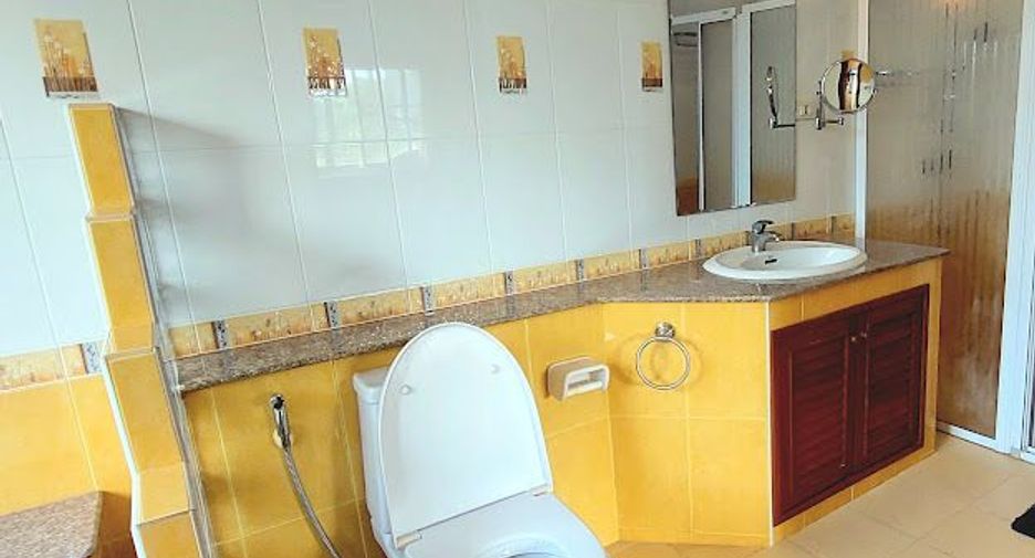 For rent 4 bedrooms house in Mueang Chiang Mai, Chiang Mai