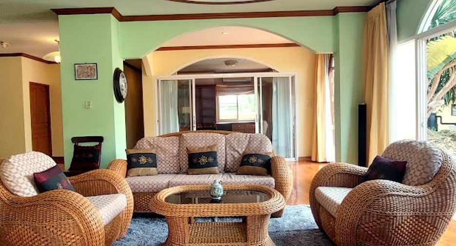 For rent 4 bedrooms house in Mueang Chiang Mai, Chiang Mai