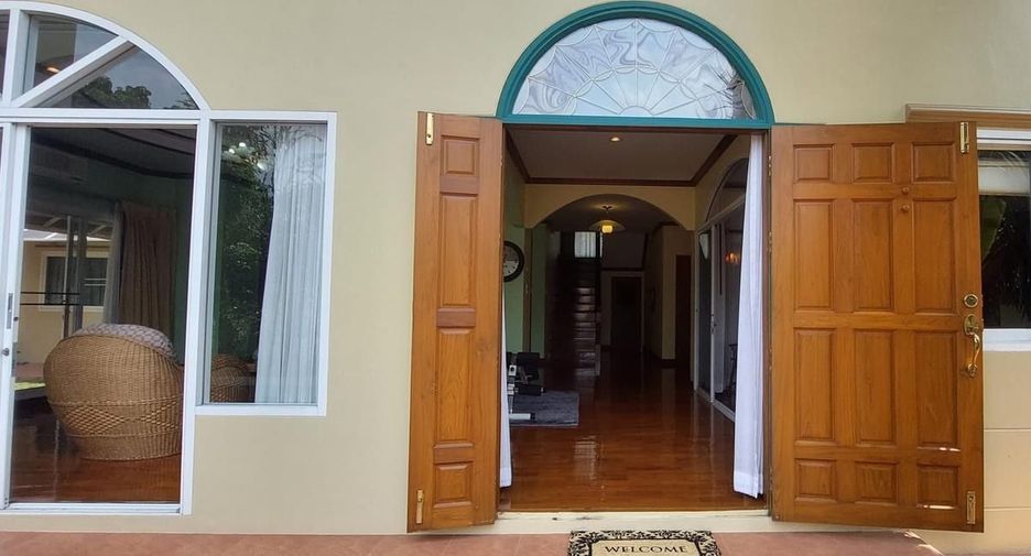 For rent 4 bedrooms house in Mueang Chiang Mai, Chiang Mai
