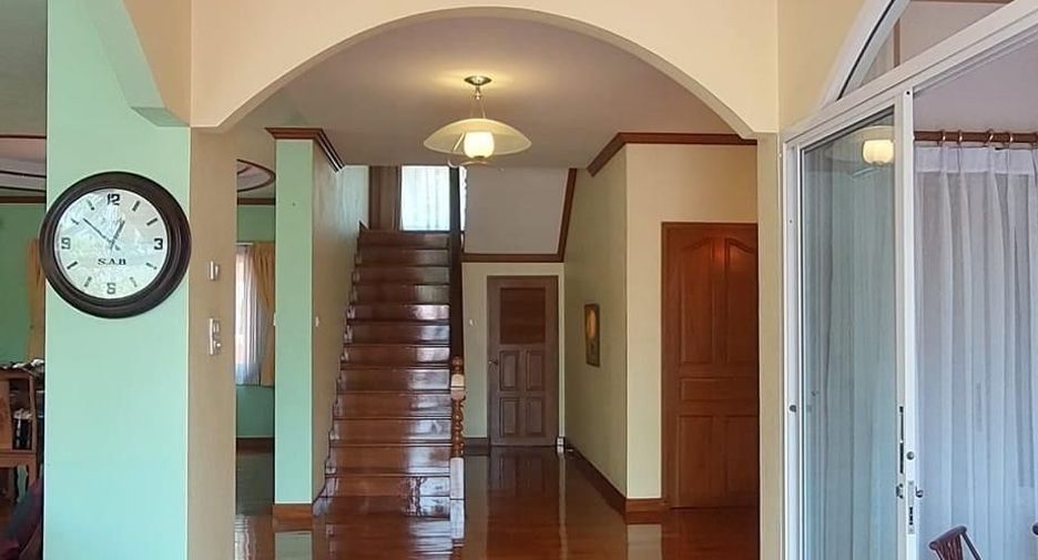 For rent 4 bedrooms house in Mueang Chiang Mai, Chiang Mai