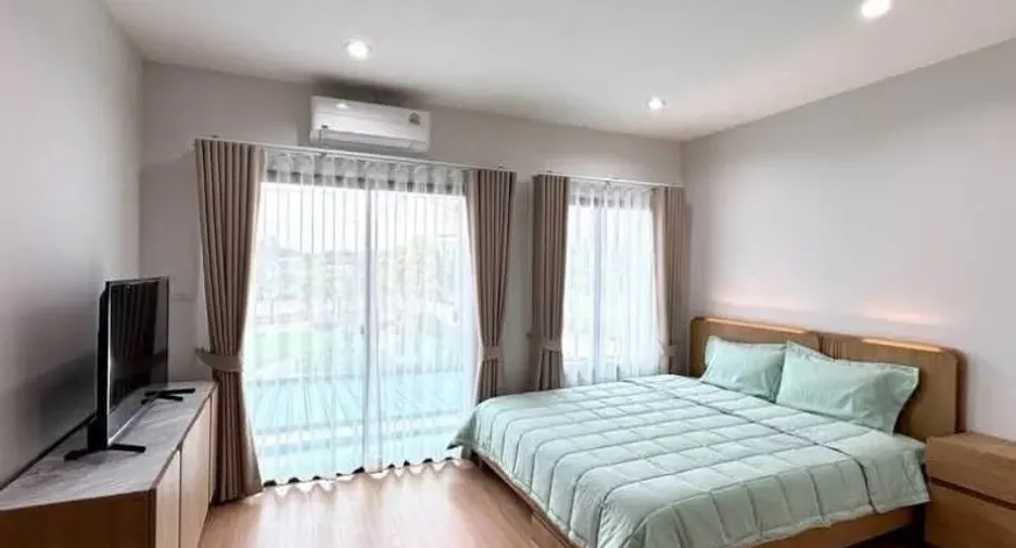 For rent 3 bedrooms townhouse in Mueang Chiang Mai, Chiang Mai